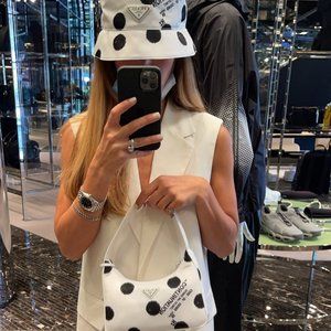 Meet your Posher, Sagit